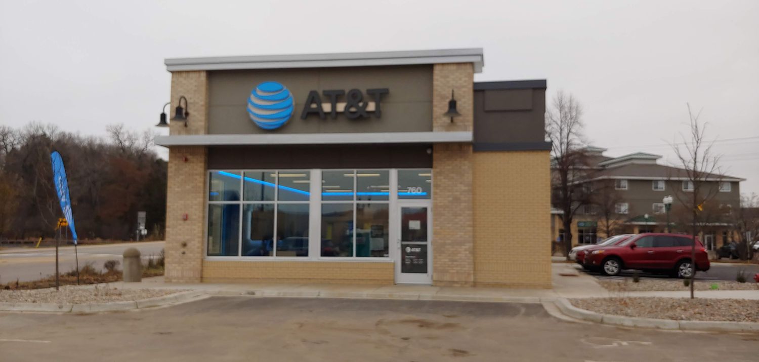 Chaska Retail Multi-Tenant Retail For Lease: 700 N Chestnut St, Chaska, MN 55318